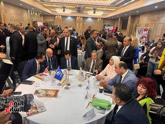 وصول وزير الشباب والرياضة لمؤتمر ريادة الأعمال والاستثمار العربي (2) وصول وزير الشباب والرياضة لمؤتمر ريادة الأعمال والاستثمار العربي (2)