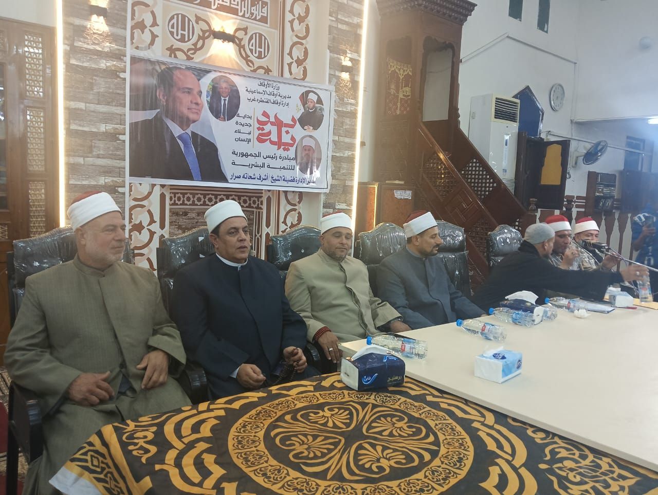 جانب من المنصة جانب من المنصة