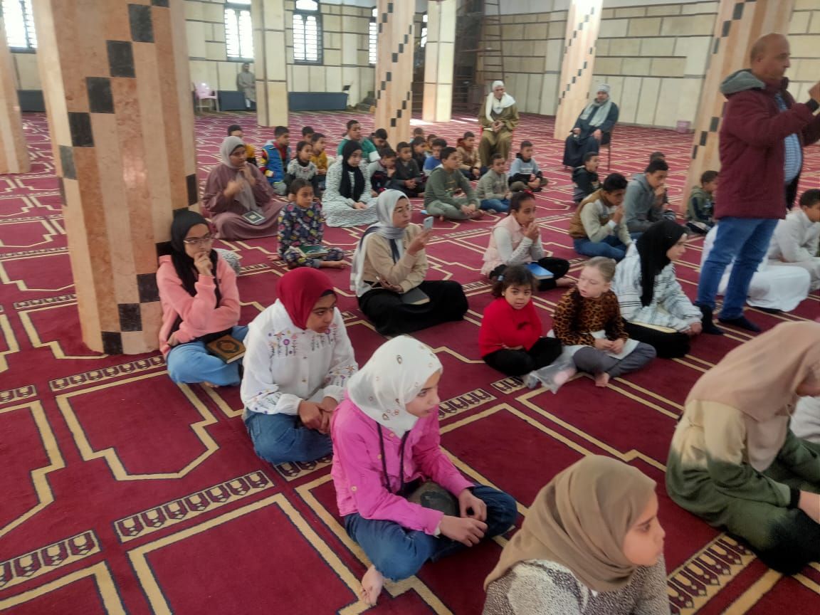 الحضور خلال لقاء الطفل الحضور خلال لقاء الطفل