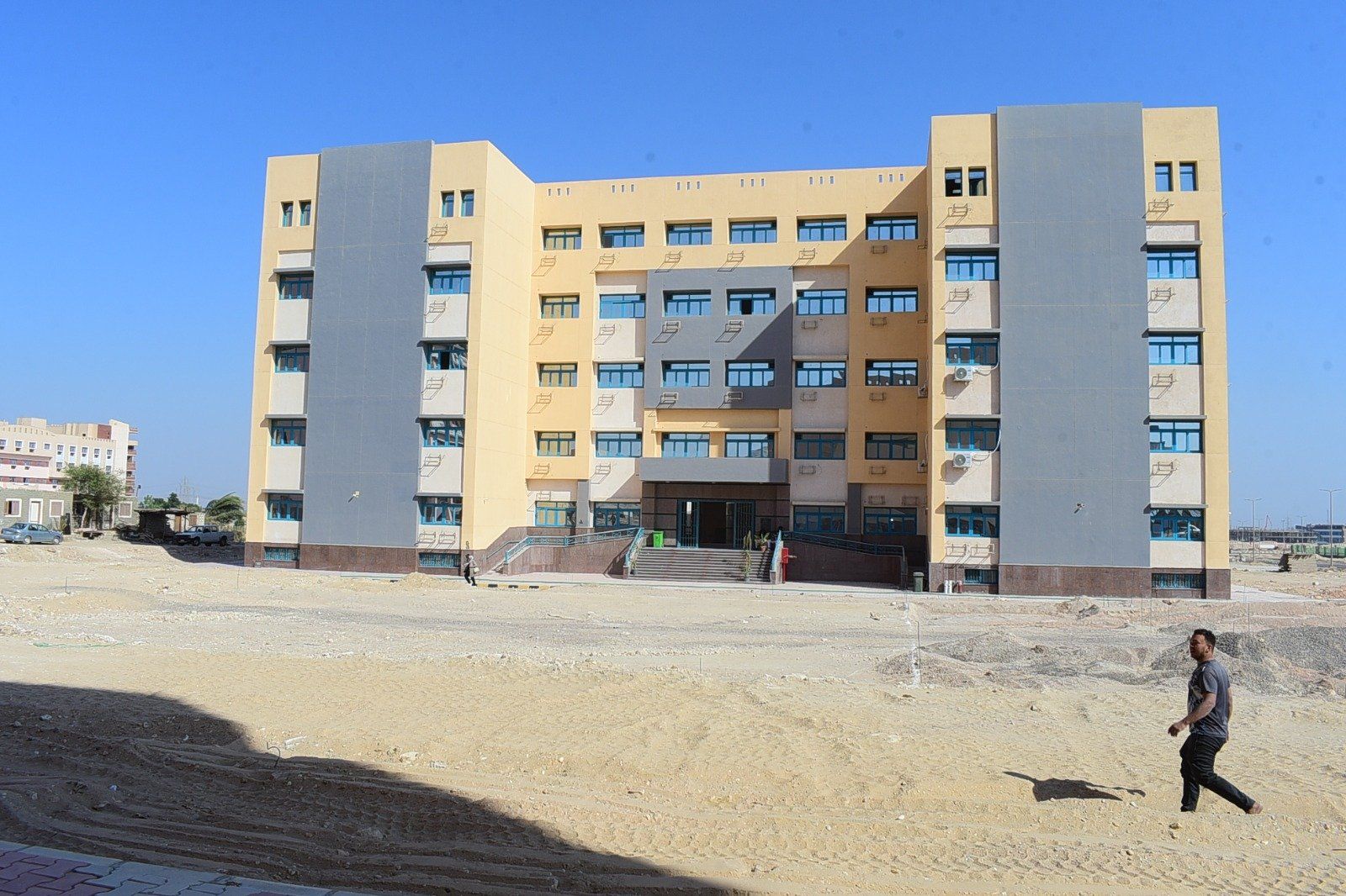 صرح جامعى جديد (1) صرح جامعى جديد (1)