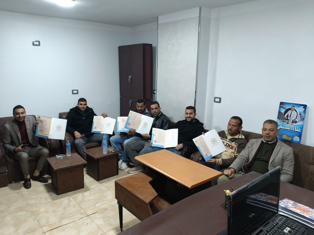 شباب يحررون التوكيلات شباب يحررون التوكيلات