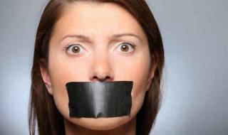 مرض غريب يمكن أن يصيب أي شخص بدون إنذار وهو فقدان القدرة على الكلام !! وهي عبارة عن حالة تسلب الشخص القدرة على التواصل. ويمكن أن تؤثر على القدرة على الكلام والكتابة وفهم اللغة! تعرف على هذا المرض بشكل كامل واكتشف خباياه: #صحتك_حياتك #كل_يوم_معلومة_طبية