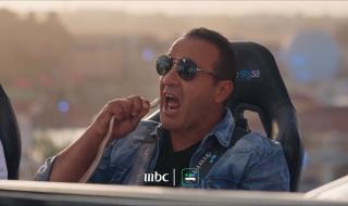 أحمد السقا يتصدر تريند تويتر بعد أكل الثعبان في مقلب رامز جلالالإثنين 20/مارس/2023 - 08:35 م
طرح الفنان رامز جلال ، برومو برنامج المقالب الخاص به «رامز نيفر إند»، والمنتظر عرضه عبر قنوات mbc الفضائية، في شهر رمضان المقبل، عقب الإفطار مباشرة. وظهر في برومو البرنامج عدد من النجوم، ومن بينهم الفنان أحمد السقا ، الذي أمسك بثعبان في يده، وقام بأكل رأسه، وإلقاء جسم الثعبان خلفه. فى هذا