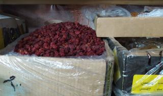 أسعار الياميش والمكسرات وشنطة رمضان في سوق باب البحر (فيديو وصور)الإثنين 20/مارس/2023 - 10:27 م
مع قرب حلول شهر رمضان الكريم يبحث المواطنون عن أسعار الياميش والبلح وترصد فيتو في هذا التقرير أسعارهم في سوق باب البحر كالتالي: كيلو تين مجفف 250 جنيها