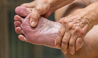 أعراض السكري في القدمين- 7 علامات لا تتجاهلها