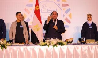 السيسي يتناول الإفطار مع أبناء الأسمرات (صور)الخميس 06/أبريل/2023 - 06:55 م
تناول الرئيس عبد الفتاح السيسي الإفطار اليوم بمدينة الاسمرات مع مجموعة من أبناء الأسمرات وبعض القيادات الشعبية وأعضاء مجلس النواب