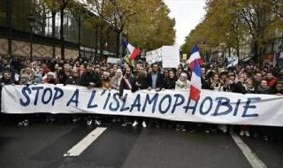 "ميديا بارت": العنصرية خرجت عن حدها ضد المسلمين في فرنسا والمخابرات تراقب غياب التلاميذ في الأعياد