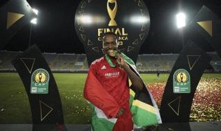 بيرسي تاو يطير إلى جنوب إفريقيا بعد التتويج بدوري الأبطال مع الأهلي