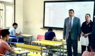 طلاب القسم العلمى بالثانوية الأزهرية بالإسكندرية يؤدون امتحان النحو