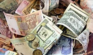 بكام الدينار الكويتي؟، تراجع سعر الدينار الكويتي في ختام تعاملات اليوم الأحدالأحد 25/يونيو/2023 - 09:59 م
بكام الدينارالكويتي ، ننشر سعر الدينار الكويتي مقابل الجنيه اليوم الأحد في ختام التعاملات حيث حقق انخفاضا علي شاشات البنك المركزي وذلك مقارنة بسعر الشراء والبيع في تعاملات الصباح. وتراجع الدينار الكويتي خطوات إلى الوراء في ختام التعاملات علي شاشات البنك المركزي وذلك بحسب آخر تحديث رسمي وارد من الموقع