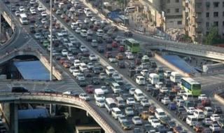 نشرة مرور "الفجر".. كثافات متحركة بطرق ومحاور القاهرة والجيزة