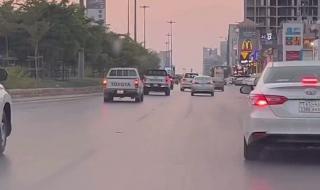 #فيديو | إدارة التحريات والبحث الجنائي بشرطة منطقة #الرياض تقبض على شخصين لاتخاذهما مركبتهما وشقة سكنية وكراً لترويج #المخدرات. #الحرب_على_المخدرات #بالمرصاد