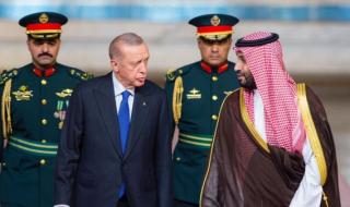 الأمير محمد بن سلمان يستقبل الرئيس التركي في جدةاستقبل ولي العهد السعودي الأمير محمد بن سلمان في قصر السلام بجدة الرئيس التركي رجب طيب أردوغان.ووصل الرئيس التركي، إلى جدة، أمس الاثنين في زيارة ...