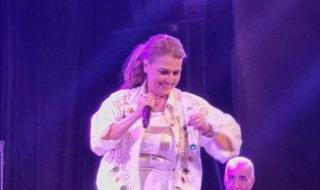 سيمون تغنى "على وش القمر " من أغانى الراحلة فايزة أحمد فى حفلها بساقية الصاوى