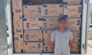 ضبط 50 ألف علبة سجائر مجهولة المصدر بحوزة سائق سيارة نقل بالتجمعالسبت 26/أغسطس/2023 - 01:09 م
تمكنت الأجهزة الأمنية بمديرية أمن القاهرة من ضبط (سائق - مقيم محافظة المنيا) حال قيادته سيارة نقل بدائرة قسم شرطة التجمع الأول، وبحوزته (١٠٠ كرتونة بداخلهم 50 ألف علبة سجائر "جميعها بدون مستندات ومجهولة المصدر"). وبمواجهته اعترف بحيازته للمضبوطات وتحصله عليها من (تاجر - مقيم بمحافظة الشرقية)