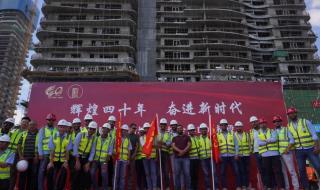 مدينة العلمين الجديدة تحتفل بالمنافسة العمالية على الطريقة الصينيةالأربعاء 30/أغسطس/2023 - 02:17 م
مدينة العلمين الجديدة تحتفل بيوم التنفاسية العمالية علي الطريقة الصينية وسط أجواء مبهجه وتنافسية بين أفراد مشروع ابراج الدوان التاون