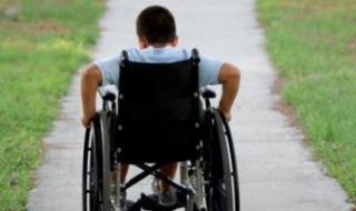 القانون يحدد عقوبة 8 حالات وأفعال تعرض الشخص ذوى الإعاقة للخطر