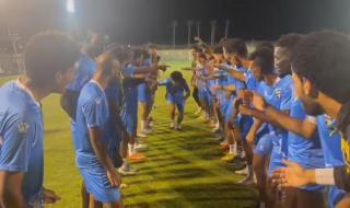 ممر شرفي لعمار حمدي بالمران الأول للمقاولون، واحتفال بأصغر لاعب في الدوريالثلاثاء 05/سبتمبر/2023 - 10:29 م
حرص لاعبو الفريق الأول لكرة القدم بنادي المقاولون العرب علي استقبال عمار حمدي ، الوافد الجديد للفريق علي سبيل الاعارة من النادي الأهلي بممر شرفي