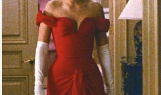 جورجينا رودريجيز تعيد إحياء فستان جوليا روبرتس الأيقوني في Pretty Woman (صور)الثلاثاء 05/سبتمبر/2023 - 09:40 م
مهرجان فينيسيا ، تألقت جورجينا رودريجيز، خطيبة لاعب كرة القدم العالمي كريستيانو رونالدو، خلال مشاركتها في فاعليات مهرجان فينيسيا السينمائي الدولي بنسخته الـ ٨٠. جورجينا رودريجيز بفستان جوليا روبرتس واختارت جورجينا رودريجيز، فستانا أحمر اللون من ماركة vetements، زينته بعقدين من الماس يتدلي من أحدهما