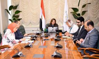 وزيرة الهجرة تبحث مقترح طبيب مصري بالخارج لتدريب وتأهيل الممرضين المصريينالإثنين 11/سبتمبر/2023 - 10:05 ص
التقت السفيرة سها جندي، وزيرة الدولة للهجرة وشئون المصريين بالخارج، عبر الفيديو كونفرانس، الطبيب المصري الدكتور أحمد إسماعيل، رئيس مجلس إدارة كوينز كلينك لندن