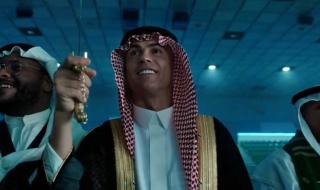 بالبشت والسيف.. كريستيانو رونالدو يشارك في احتفالات اليوم الوطني السعودي «فيديو»