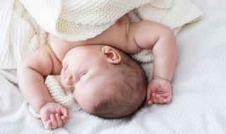 تفسير حلم طفلة صغيرة شعرها أسود في المنام