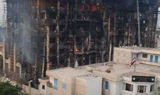 ارتفاع عدد المصابين في حريق مبنى مديرية أمن الإسماعيلية إلى 41 شخصًاالإثنين 02/أكتوبر/2023 - 08:58 ص
ارتفع عدد مصابى حريق مبنى مديرية أمن الإسماعيلية إلى 41 شخصاً جراء الحريق الهائل، فيما قامت سيارات الإسعاف بنقل المصابين إلى المستشفيات لتلقي العلاج اللازم...