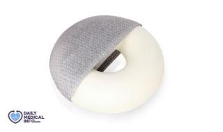 #مخدة_البواسير من الوسائل التي تساعد على التغلب على بعض أعراض #البواسير، مثل الألم وعدم الراحة عند الجلوس! تعرف أكثر على فوائد ومميزات مخدة البواسير وعيوبها