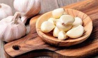 فئات عليها الحذر من تناول الثوم في تلك الحالات