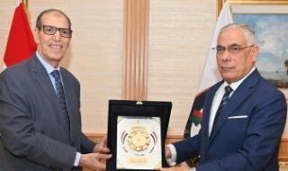 النائب العام يستقبل رئيس هيئة النيابة الإدارية لتهنئته بالمنصب الجديد