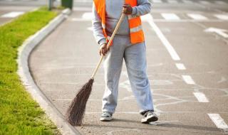 تفسير حلم رمي الملابس في القمامة في المنام