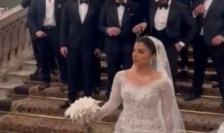عقد قران نجل المطرب محمد ثروت ولمى الشواربي بأحد فنادق القاهرة (صور)السبت 25/نوفمبر/2023 - 07:23 م
احتفل المخرج أحمد ثروت، نجل الفنان ‎محمد ثروت، مساء اليوم السبت، بعقد قرانه على لمى الشواربي لاعبة النادي الأهلي وكابتن ‎منتخب مصر لكرة اليد، وسط حضور أسرتي العروسين والأصدقاء المقربين.. وعقد القران الشيخ أسامة قاييل بإحدى فنادق الزمالك بالقاهرة. ومؤخرًا.. نشر المخرج أحمد ثروت نجل المطرب