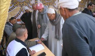 إقبال كبار السن على لجان الانتخابات بقرية العجميين في الفيوم (صور)الأحد 10/ديسمبر/2023 - 11:23 ص
شهدت لجان العجميين التابعة لمركز ابشواي بمحافظة الفيوم، إقبالا من كبار السن والسيدات، وقد تم تحهيزاللحان لكراسي متحركة لنقل غير القادرين علي الحركة الي داخل اللجان