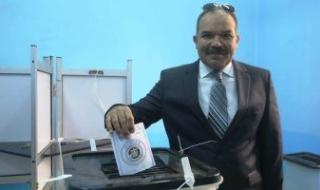اللواء محمد أشرف يدلى بصوته فى مدرسة المعادى الثانوى بانتخابات الرئاسة