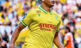 الدوري الفرنسي يوجه رسالة لمصطفى محمد بعد انضمامه لمنتخب مصر في أمم أفريقياالسبت 30/ديسمبر/2023 - 06:05 م
أعلن الجهاز الفني لمنتخب مصر الأول لكرة القدم بقيادة روي فيتوريا، قبل قليل، قائمة منتخب مصر النهائية المشاركة في بطولة أمم أفريقيا “كوت ديفوار 2023.