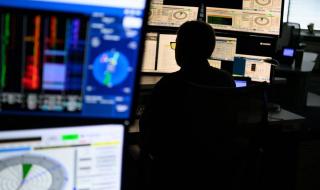 منتجو #النفط الصخري يلجأون إلى #الذكاء_الاصطناعي لزيادة الإنتاج، وبحسب "بلومبرغ" تساعد هذه التطبيقات في التنبؤ بالأعطال، ويوفر برنامج "كورفا" على المشغل البشري 5000 أمر أثناء حفر البئر ويزيد السرعة بنسبة لا تقل عن 30 %