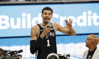 تغريم لاعب 25 ألف دولار بسبب رميه الكرة إلى الجمهور!