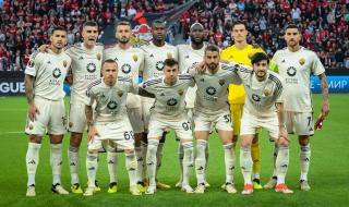 باير ليفركوزن يتأهل لنهائي الدوري الأوروبي بعد النجاة من فخ روما الإيطاليالجمعة 10/مايو/2024 - 12:06 ص
الدوري الأوروبي، تأهل باير ليفركوزن الألماني إلي نهائي الدوري الأوروبي بعد تعادله في مباراة الإياب أمام روما الإيطالي 2-2 ليضرب موعدا مع أتالانتا الإيطالي في النهائي