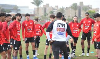 منتخب الشباب يفوز على الكويت برباعية نظيفة استعدادا لتصفيات إفريقياالأربعاء 19/يونيو/2024 - 10:41 م
المباراة حضرها اللواء حلمي مشهور عضو مجلس إدارة اتحاد الكرة، والسفير الكويتي بالقاهرة ونائب رئيس الاتحاد الكويتي