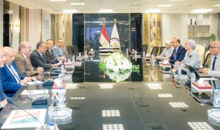 وزيرا البيئة والإنتاج الحربي يناقشان مستجدات التعاون المشترك في إدارة المخلفات (صور)الإثنين 08/يوليو/2024 - 10:29 ص
استقبل المهندس محمد صلاح الدين مصطفى وزير الدولة للإنتاج الحربي الدكتورة ياسمين فؤاد وزيرة البيئة لمناقشة الموقف التنفيذي لعدد من موضوعات التعاون المشترك بين الجانبين