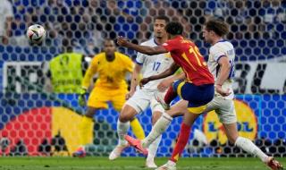 يورو 2024، فرنسا تبحث عن التعادل أمام إسبانيا بعد مرور 60 دقيقة (صور)الثلاثاء 09/يوليو/2024 - 11:18 م
مباراة قوية ومثيرة تجمع بين فرنسا وإسبانيا التي تجمع الفريقين على ملعب أليانز أرينا ، ضمن لقاءات نصف نهائي يورو 2024، المقامة في ألمانيا في الوقت الحالي.