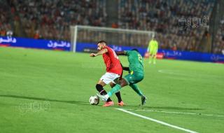 لحظة خروج محمد عبدالمنعم مصابًا خلال مباراة مصر وموريتانيا "فيديو"الجمعة 11/أكتوبر/2024 - 10:44 م
تعرض محمد عبد المنعم لاعب نيس ومنتخب مصر في للإصابة في مباراة الفراعنة أمام نظيره الموريتاني، في المباراة التي جمعتهما باستاد القاهرة الدولي، ضمن مواجهات الجولة الثالثة من التصفيات المؤهلة لكأس الأمم الإفريقية 2025 بالمغرب. ورصدت فيتو لحظة خروج محمد عبد المنعم مصابا والتي شهدت قيام دكة البدلاء بالاطمئنان