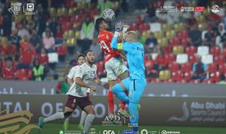 السوبر المصري، الأهلي يتقدم على سيراميكا 1-0 بعد مرور 15 دقيقةالأحد 20/أكتوبر/2024 - 08:17 م
يتقدم النادي الأهلي على نظيره سيراميكا كليوباترا بنتيجة 1-0 بعد مرور 15 دقيقة من المباراة التي تجمع الفريقين على إستاد محمد بن زايد في نصف نهائي كأس السوبر المصري. سجل طاهر محمد طاهر هدف الأهلي الأول في شباك سيراميكا كليوباترا بالثانية 12. تشكيل الأهلي أمام سيراميكا كليوباترا حراسة المرمى: