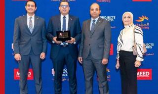 بتروجت تحصد جائزة MEED-2024 عن مشروع إنشاء مصنع لإنتاج ألواح ألياف متوسطة الكثافةالأربعاء 27/نوفمبر/2024 - 06:34 م
فازت شركة بتروجت بجوائز مشاريع MEED-2024 لأفضل مشروع تصنيع محلي "لإنشاء مصنع لإنتاج ألواح ألياف متوسطة الكثافة (MDF) WOTECH. يعد المصنع أحد المشاريع الصناعية البارزة الصديقة للبيئة، ويعتبر أول مشروع في الشرق الأوسط وأفريقيا لتنفيذ التكنولوجيا الألمانية المتخصصة في الاستفادة من قش الأرز في تصنيع ألواح