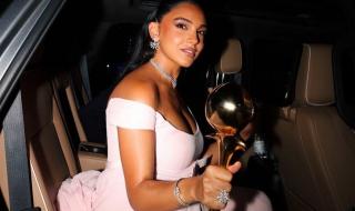 سلمى أبو ضيف تفوز بجائزة أفضل ممثلة في مهرجان ضيافة الدوليالخميس 28/نوفمبر/2024 - 12:34 ص
حصلت النجمة سلمى أبو ضيف على جائزة أفضل ممثلة من مهرجان ضيافة DIAFA الدولي عن دورها المميز في مسلسل أعلى نسبة مشاهدة، الذي عرض خلال الموسم الرمضاني لعام ٢٠٢٤. وأقيم الحفل اليوم في مدينة دبي بمشاركة نخبة من نجوم الفن والإعلام من مختلف أنحاء العالم. فيلم هيبتا ٢ وانضمت سلمى مؤخرًا إلى فريق عمل فيلم