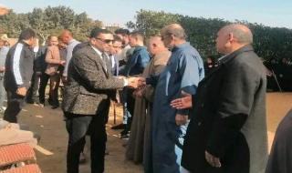 وزير الشباب يقدم واجب العزاء لأسرة اللاعب عمرو كالوشا (صور)الإثنين 02/ديسمبر/2024 - 04:02 م
أعلنت مديرية الشباب والرياضة بمحافظة الشرقية، أن الدكتورمحمود عبد العظيم وكيل الوزارة والوفد المرافق له، أدى، مساء اليوم، بالإنابة عن الدكتوراشرف صبحي وزير الشباب والرياضة