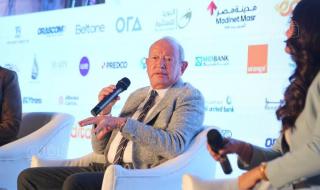 ساويرس: مصر للطيران تخسر 30 مليار جنيه سنويًّا ويجب طرحها للقطاع الخاصالإثنين 09/ديسمبر/2024 - 02:29 م
قال رجل الأعمال المهندس نجيب ساويرس، إن شركة مصر للطيران تتعرض لخسائر سنوية تصل إلى 30 مليار جنيه