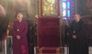 وصول مطران الكنيسة الأسقفية وأمين كنائس مصر احتفال كنيسة الروم الأرثوذكس بعيد الميلاد