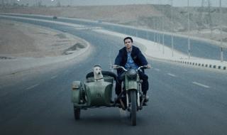 السينمات المصرية تستقبل 3 أفلام جديدة أول أيام 2025الأربعاء 01/يناير/2025 - 12:16 م
تستقبل دور العرض السينمائى المصري ثلاثة أفلام جديدة، اليوم الأربعاء 1 يناير 2025. وتأتي تلك الأفلام كالآتي: 1 - فيلم البحث عن منفذ لخروج السيد رامبو بطولة عصام عمر وركين سعد واحمد بهاء، للمخرج خالد منصور. يتناول فيلم البحث عن منفذ لخروج السيد رامبو قصة حسن الشاب الثلاثيني الذي يجد نفسه مضطرًا لمواجهة