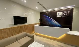 وزير الطيران يتفقد مطار القاهرة ويفتتح استراحة "الميسان" لدرجة رجال الأعمالالأربعاء 01/يناير/2025 - 11:26 م
قام الدكتور سامح الحفني وزير الطيران المدني، اليوم بجولة تفقدية لـ مطار القاهرة الدولي، شملت مبنى الركاب رقم (2 و3)،، للاطمئنان على انتظامية التشغيل وانسيابية حركة الركاب بصالات السفر والوصول؛ لا سيما في ضوء ما تشهده الفترة الحالية من كثافة فى حجم الحركة الجوية، خاصة مع توافد الكثير من السائحين من مختلف